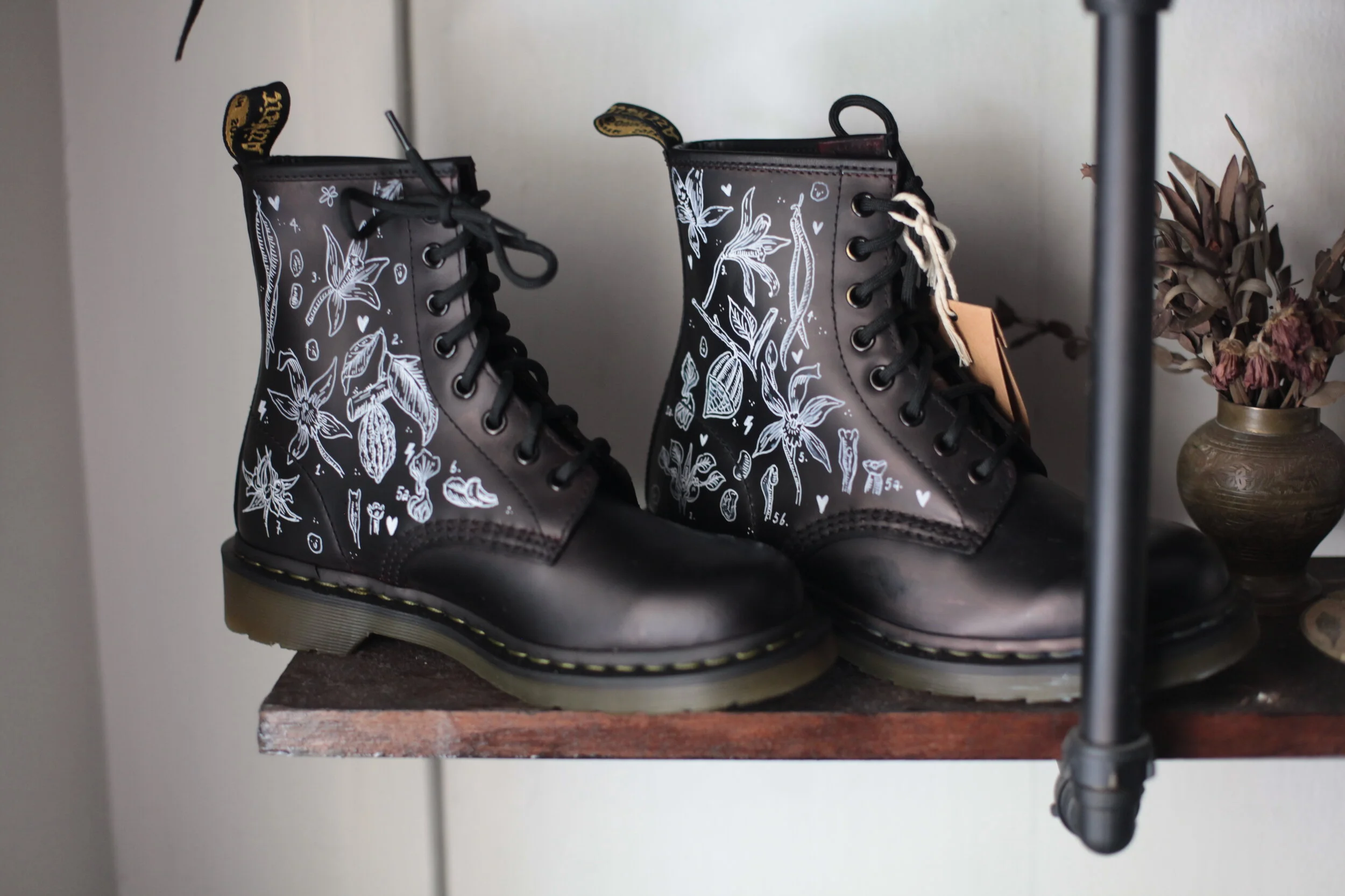 Dr martens best sale koi